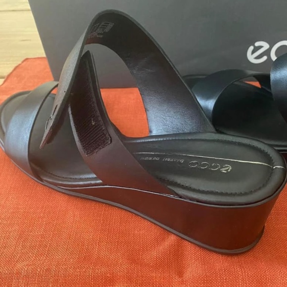 Ecco Sandal, Sz 9 - Picture 3 of 6